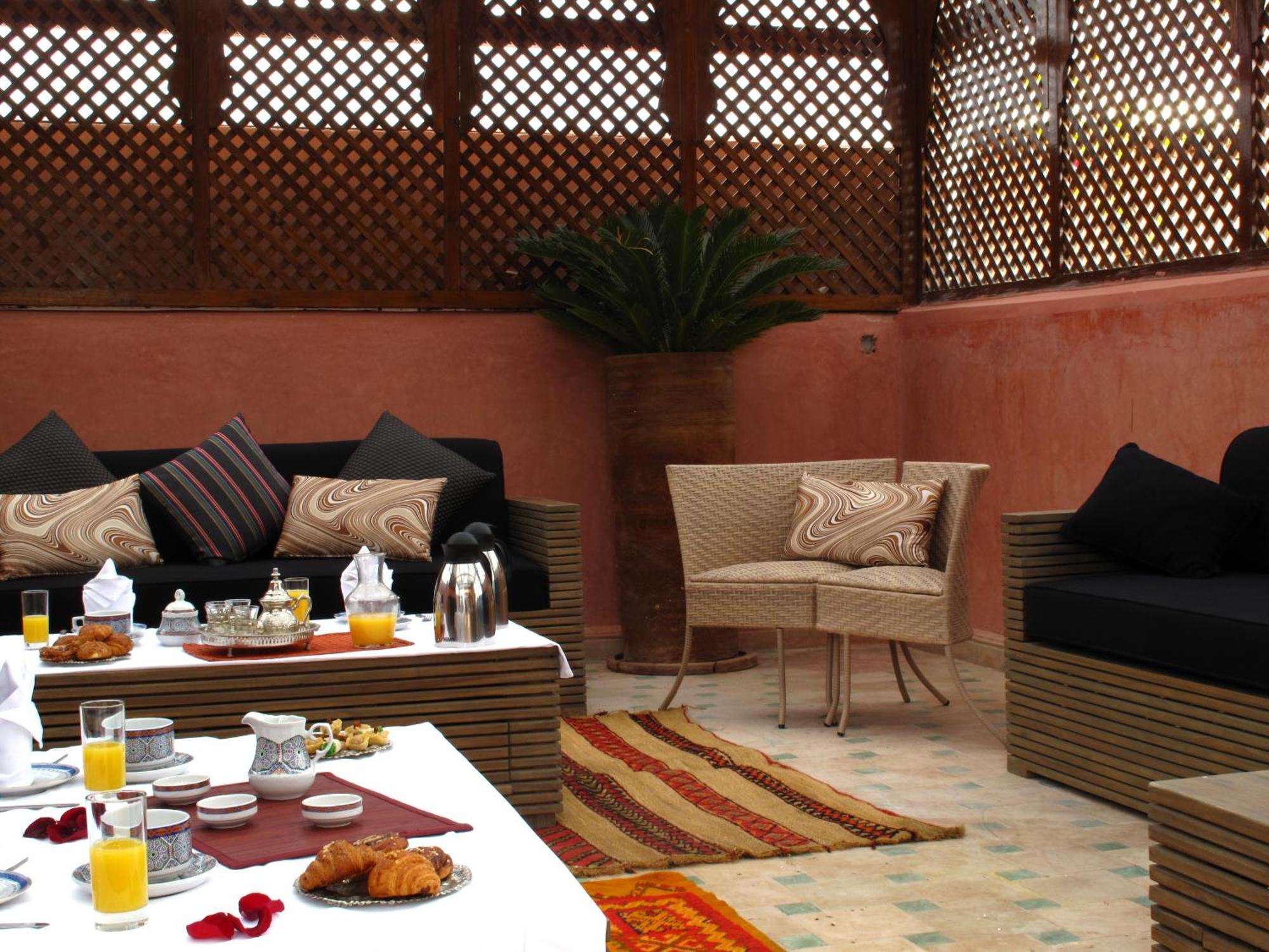 Riad Le Perroquet Bleu Suites & Spa Marrakesh Bagian luar foto