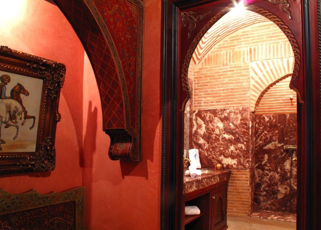 Riad Le Perroquet Bleu Suites & Spa Marrakesh Bagian luar foto
