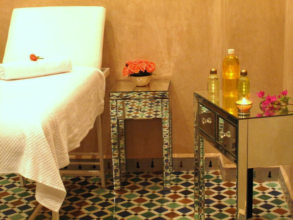 Riad Le Perroquet Bleu Suites & Spa Marrakesh Bagian luar foto