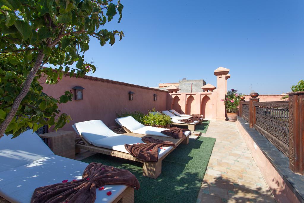 Riad Le Perroquet Bleu Suites & Spa Marrakesh Bagian luar foto